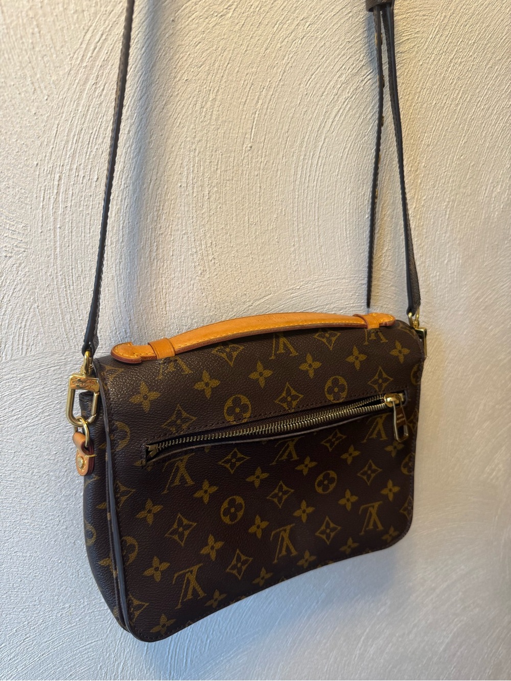 Authentic Louis Vuitton Monogram Pochette Métis Crossbody Shoulder Bag - Picture 4 of 11